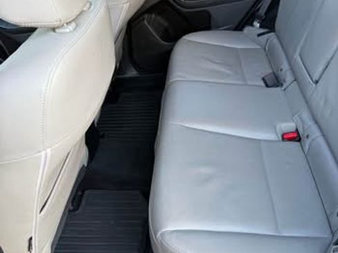 Used 2014 Subaru Forester 2.5i Limited image 12