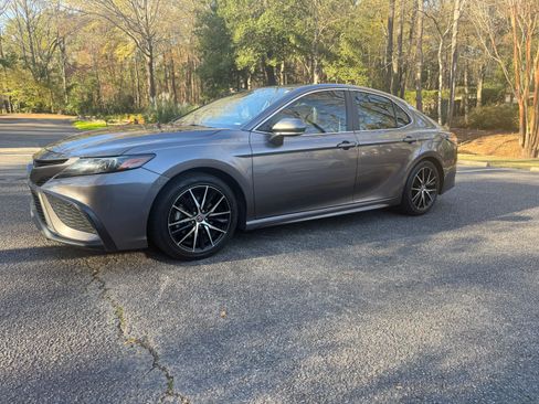 Used 2022 Toyota Camry SE image 15