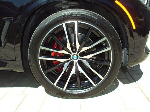 Used 2022 BMW X5 xDrive40i w/ M Sport Package image 32