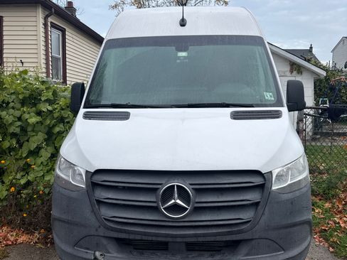 Used 2021 Mercedes-Benz Sprinter 2500 image 1