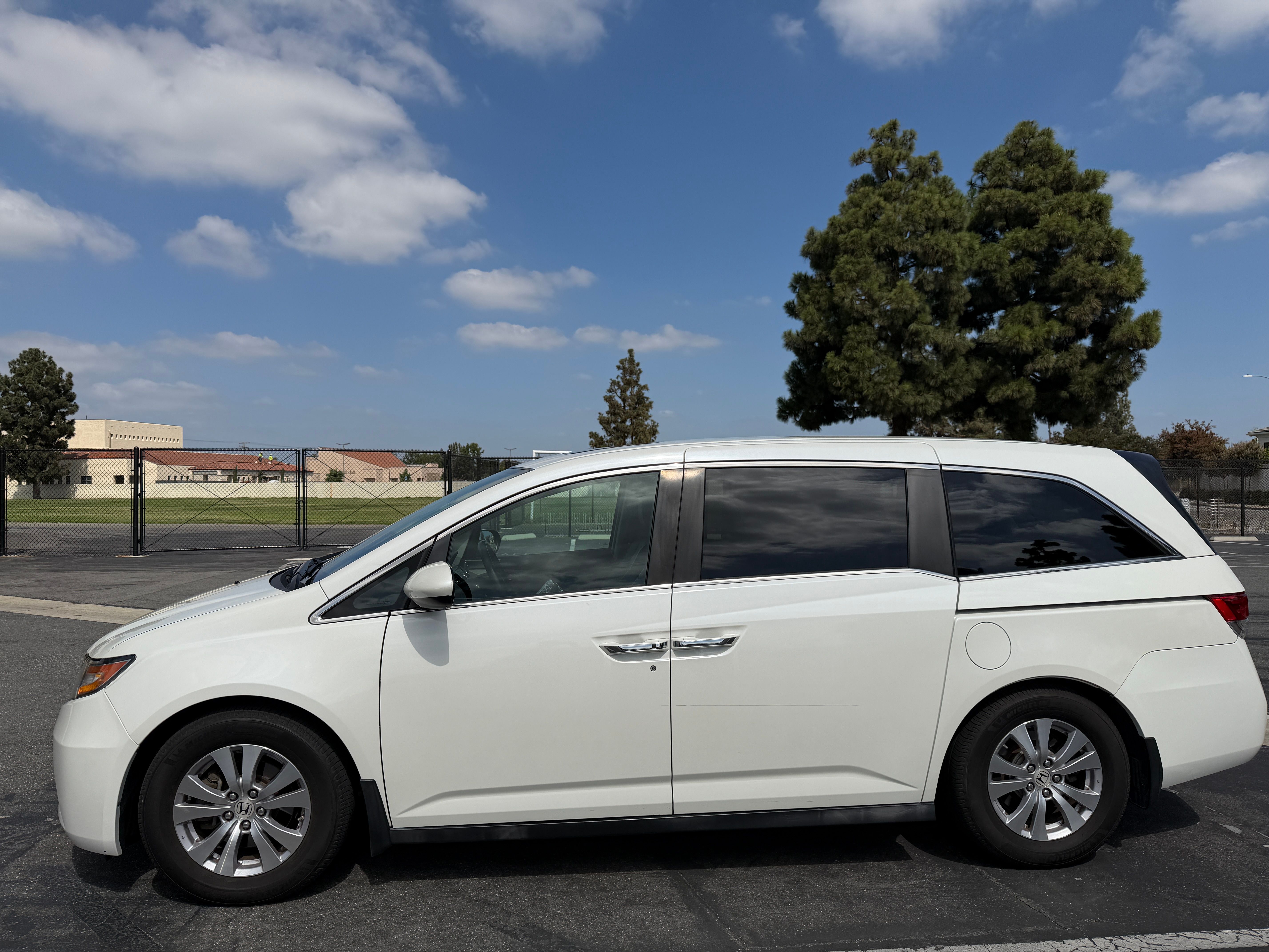 Used 2014 Honda Odyssey EX-L image 2