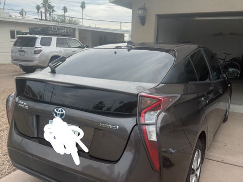 Used 2016 Toyota Prius Three w/ Advanced Technology Package image 4