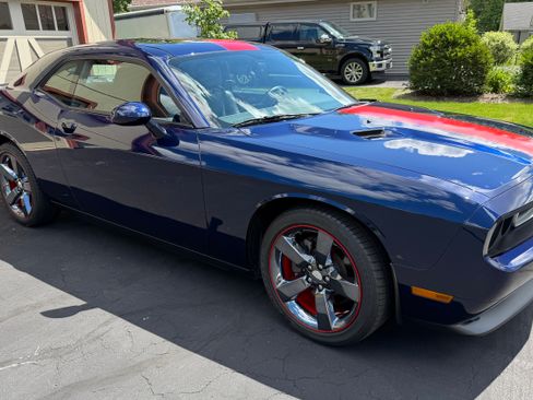 Used 2013 Dodge Challenger SXT RWD image 10