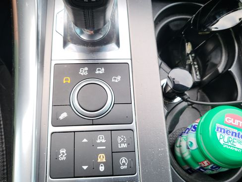 Used 2017 Land Rover Range Rover Sport SE image 15