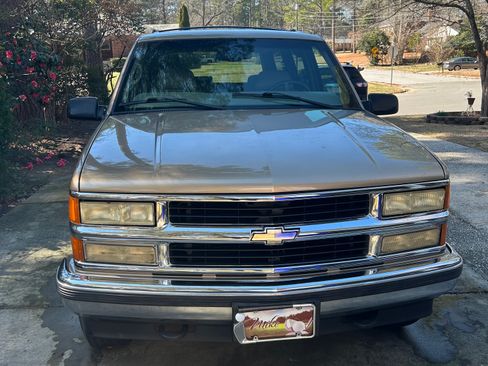 Used 1999 Chevrolet Tahoe Z71 w/ Preferred Equipment Group image 2