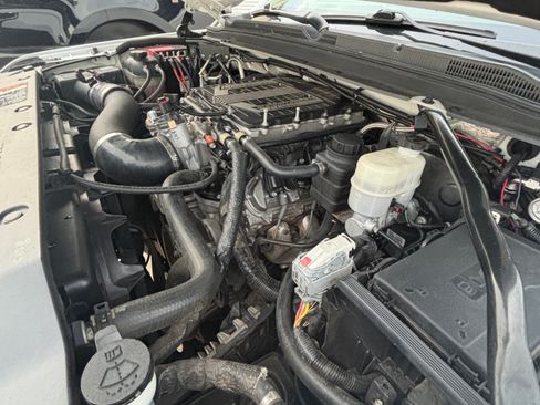 Used 2018 Chevrolet Suburban LT w/ Luxury Package image 15