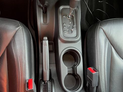 Used 2018 Jeep Wrangler Unlimited Sahara AWD/4WD image 10