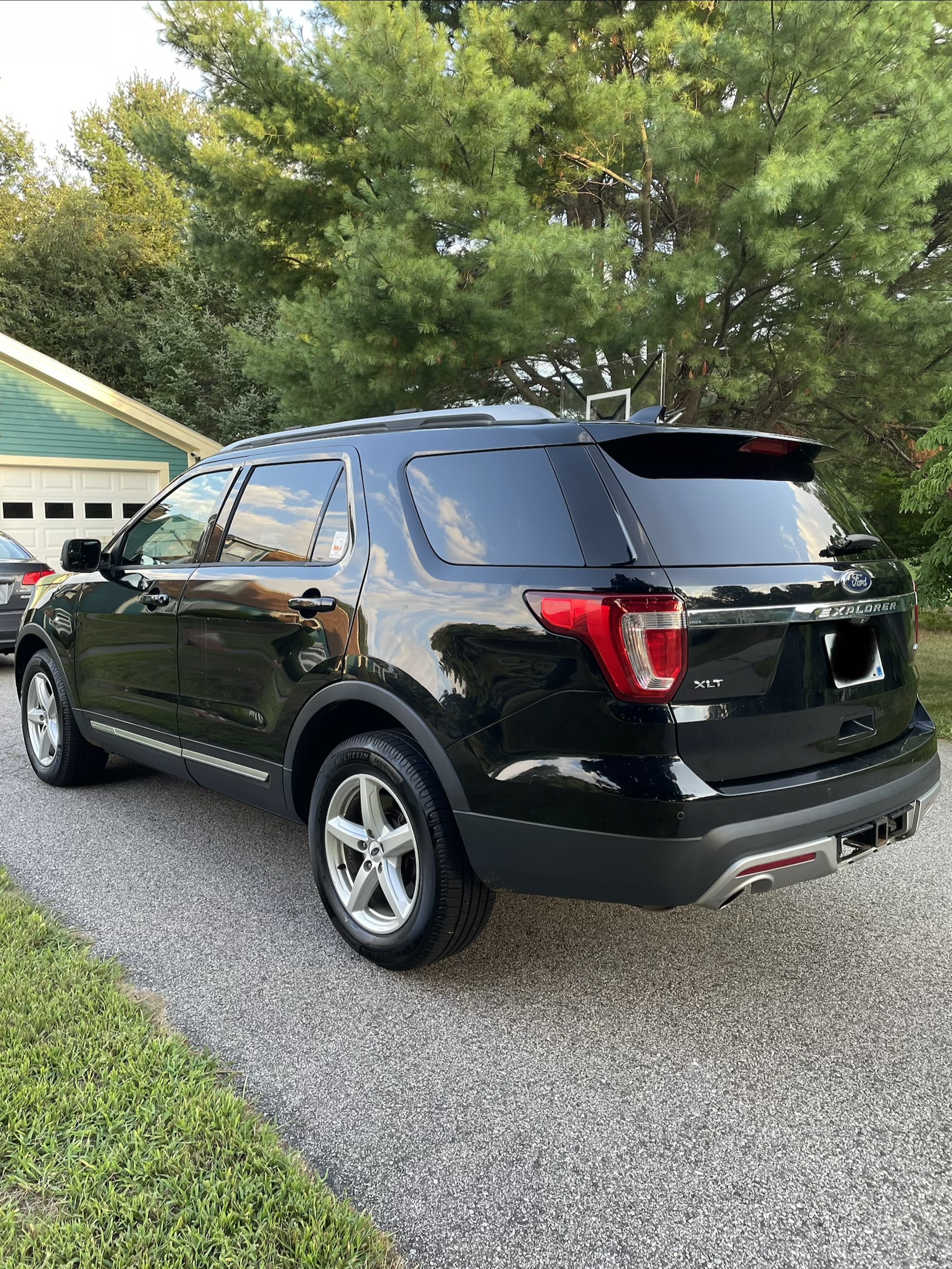 Used 2016 Ford Explorer XLT AWD/4WD image 4