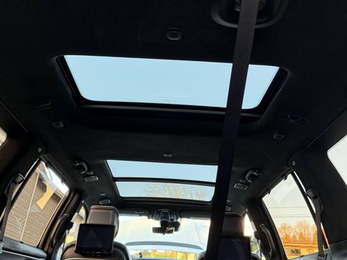 Used 2023 Jeep Grand Wagoneer L Series II w/ Premium Group II image 31