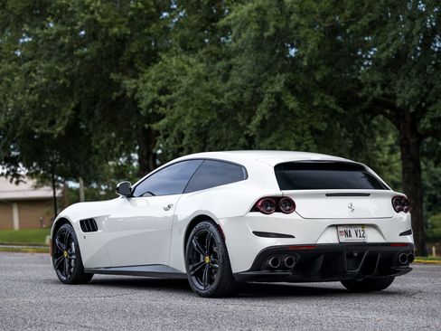 Used 2017 Ferrari GTC4Lusso AWD/4WD image 8