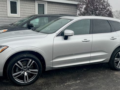 Used 2021 Volvo XC60 T5 Momentum w/ Advanced Package image 5