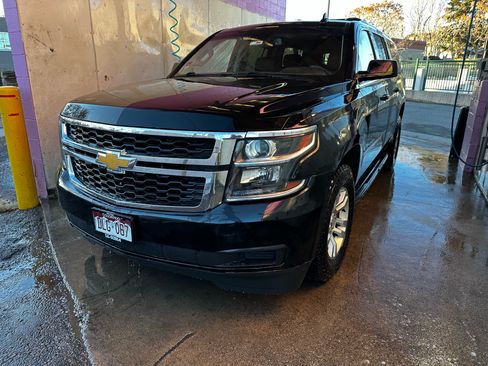 Used 2019 Chevrolet Suburban LT image 1