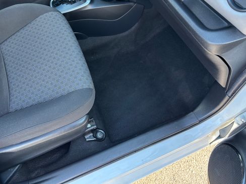 Used 2017 Toyota Yaris L image 20