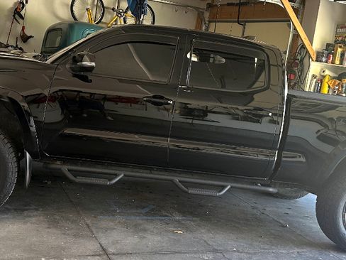 Used 2017 Toyota Tacoma TRD Sport image 2