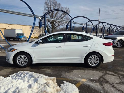 Used 2017 Hyundai Elantra SE image 4