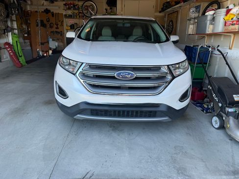 Used 2017 Ford Edge Titanium w/ Technology Package AWD/4WD image 2