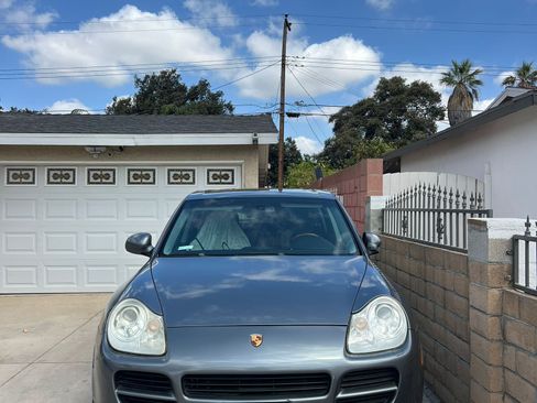 Used 2004 Porsche Cayenne S image 4