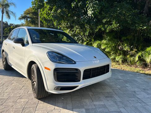 Used 2023 Porsche Cayenne Platinum Edition image 6