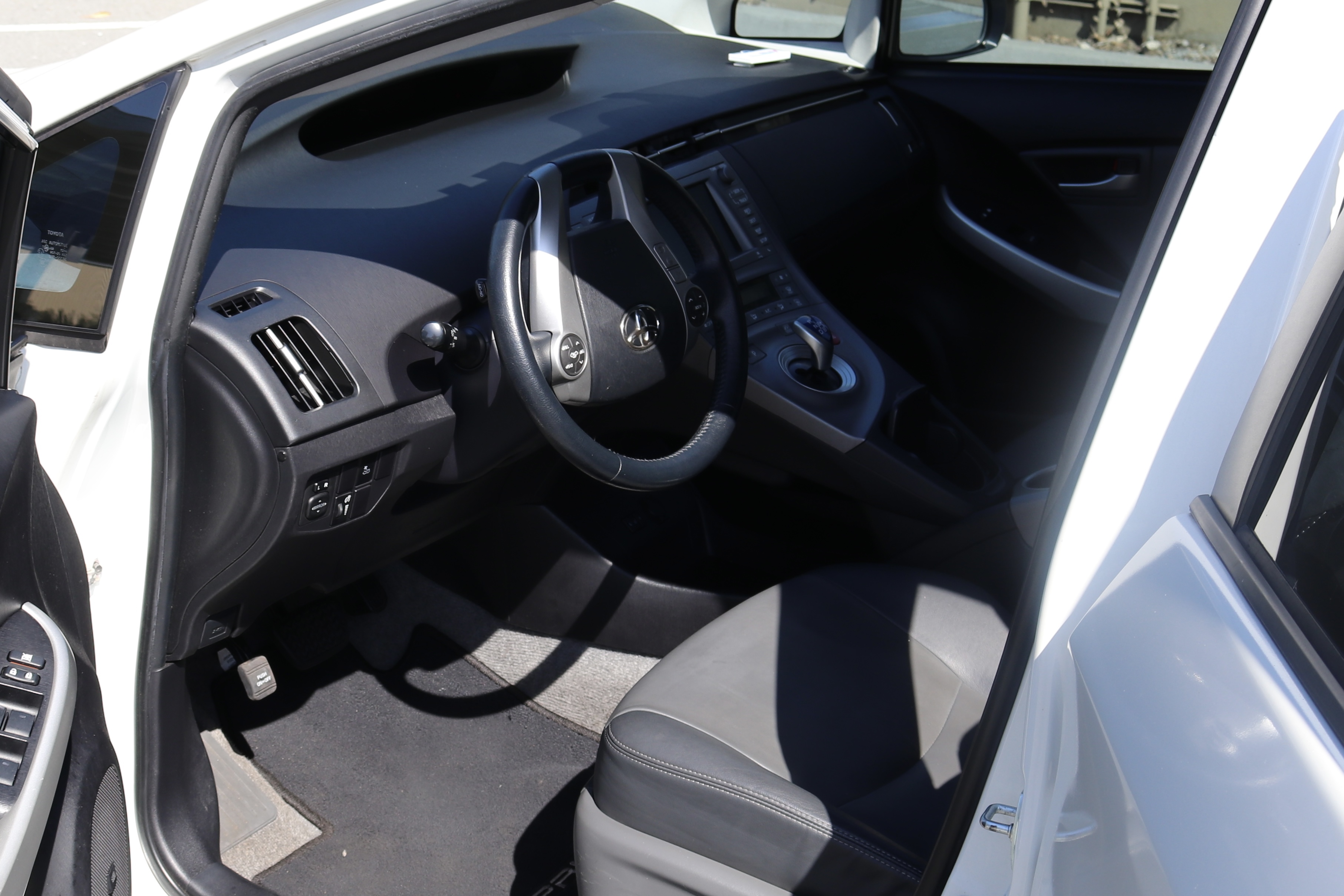 Used 2015 Toyota Prius Four w/ Deluxe Solar Roof Package FWD image 8