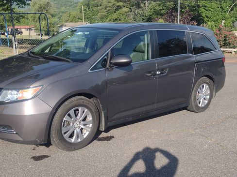 Used 2015 Honda Odyssey EX image 1