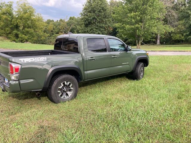 Used 2021 Toyota Tacoma TRD Off-Road w/ TRD Premium Off Road Package AWD/4WD image 4