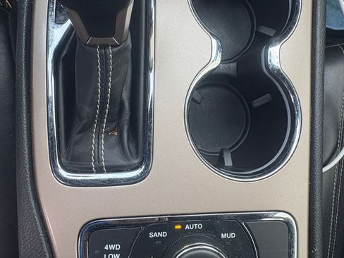 Used 2017 Jeep Grand Cherokee Limited image 10