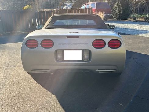 Used 2000 Chevrolet Corvette Convertible w/ Performance Handling Pkg image 16