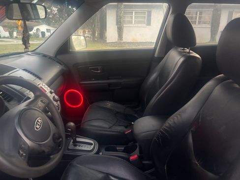 Used 2010 Kia Soul + image 12