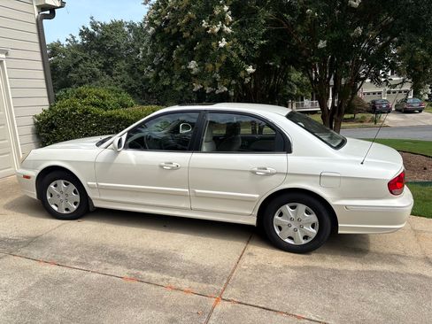 Used 2004 Hyundai Sonata FWD image 2