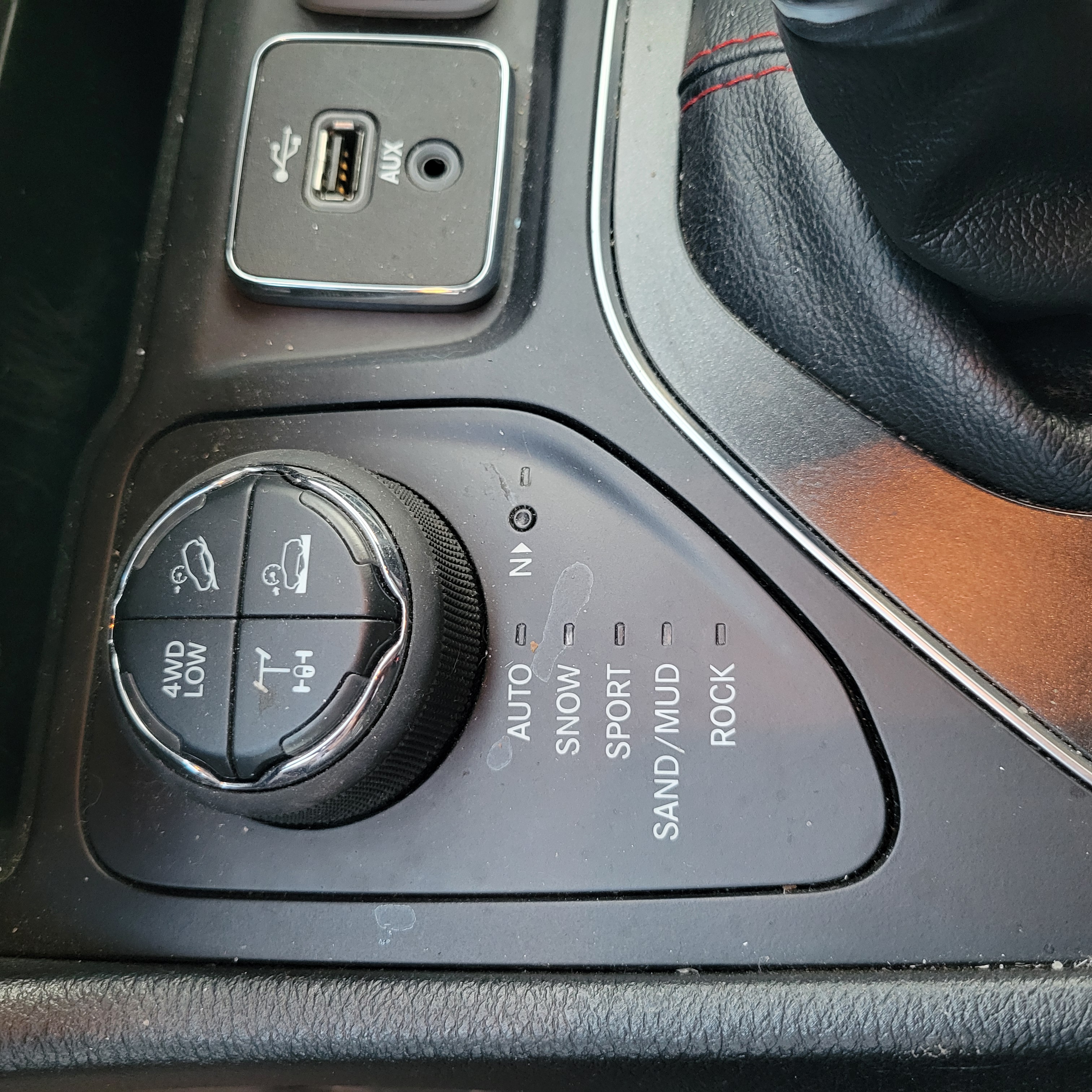 Used 2019 Jeep Cherokee Trailhawk AWD/4WD image 15