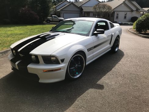 Used 2007 Ford Mustang GT Premium RWD image 2