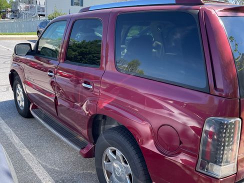 Used 2004 Cadillac Escalade AWD image 2