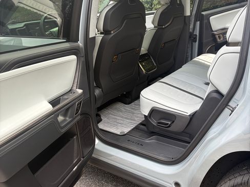 Used 2023 Rivian R1S Adventure AWD/4WD image 21