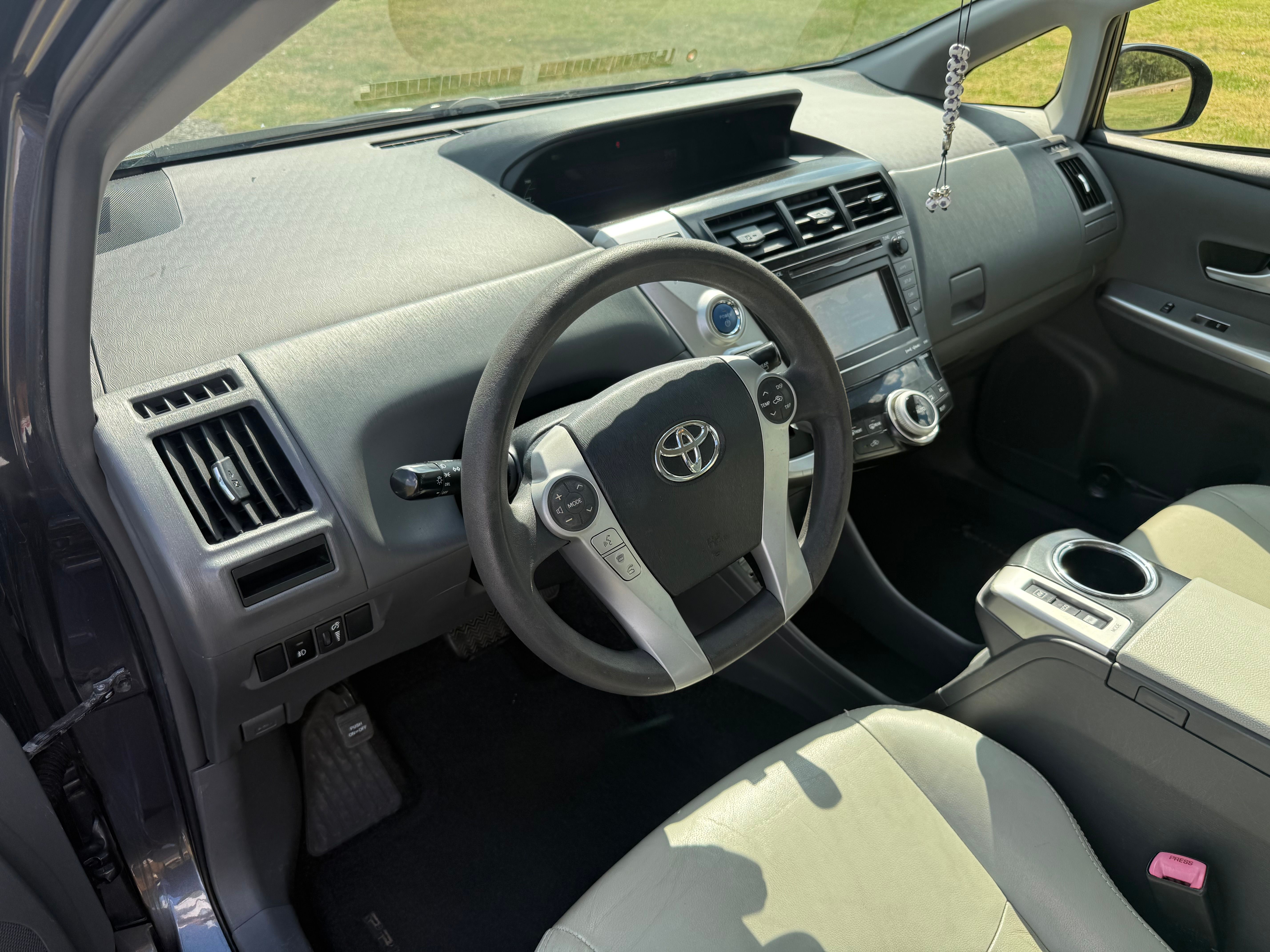 Used 2014 Toyota Prius V Three FWD image 10