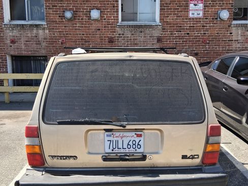Used 1992 Volvo 240 Wagon RWD image 6