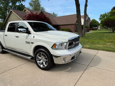 Used 2017 RAM 1500 Limited AWD/4WD image 2