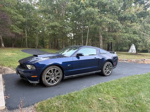 Used 2010 Ford Mustang GT Premium RWD image 13