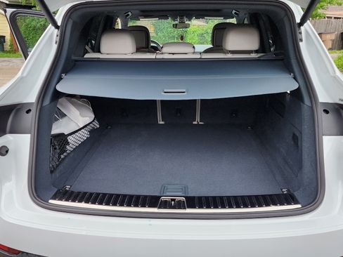 Used 2023 Porsche Cayenne Platinum Edition image 18