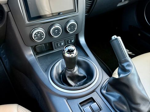 Used 2012 MAZDA MX-5 Miata Grand Touring RWD image 11