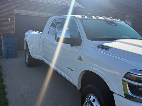 Used 2025 RAM 3500 Longhorn image 13