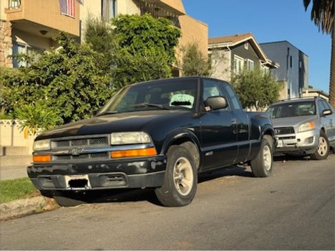 Used 1998 Chevrolet S10 Pickup LS w/ Preferred Equipment Group image 9