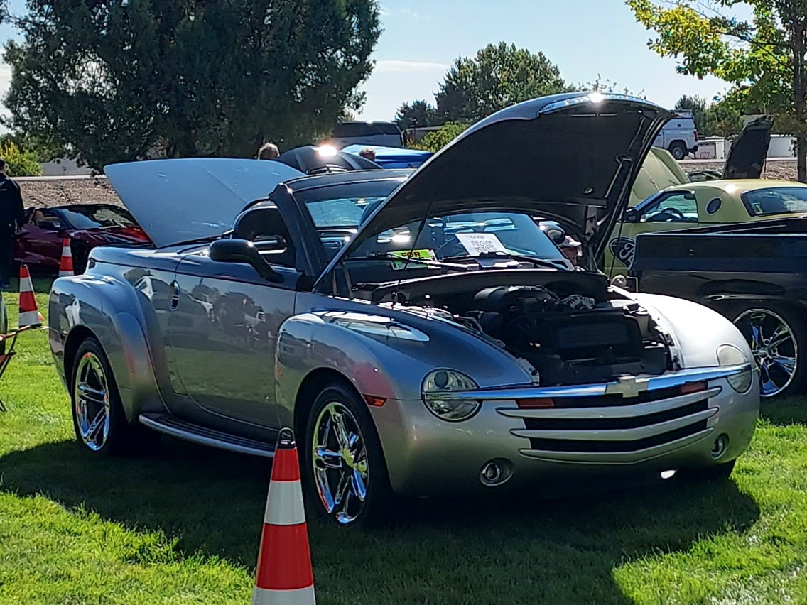 Used 2006 Chevrolet SSR w/ Preferred Equipment Group RWD image 12