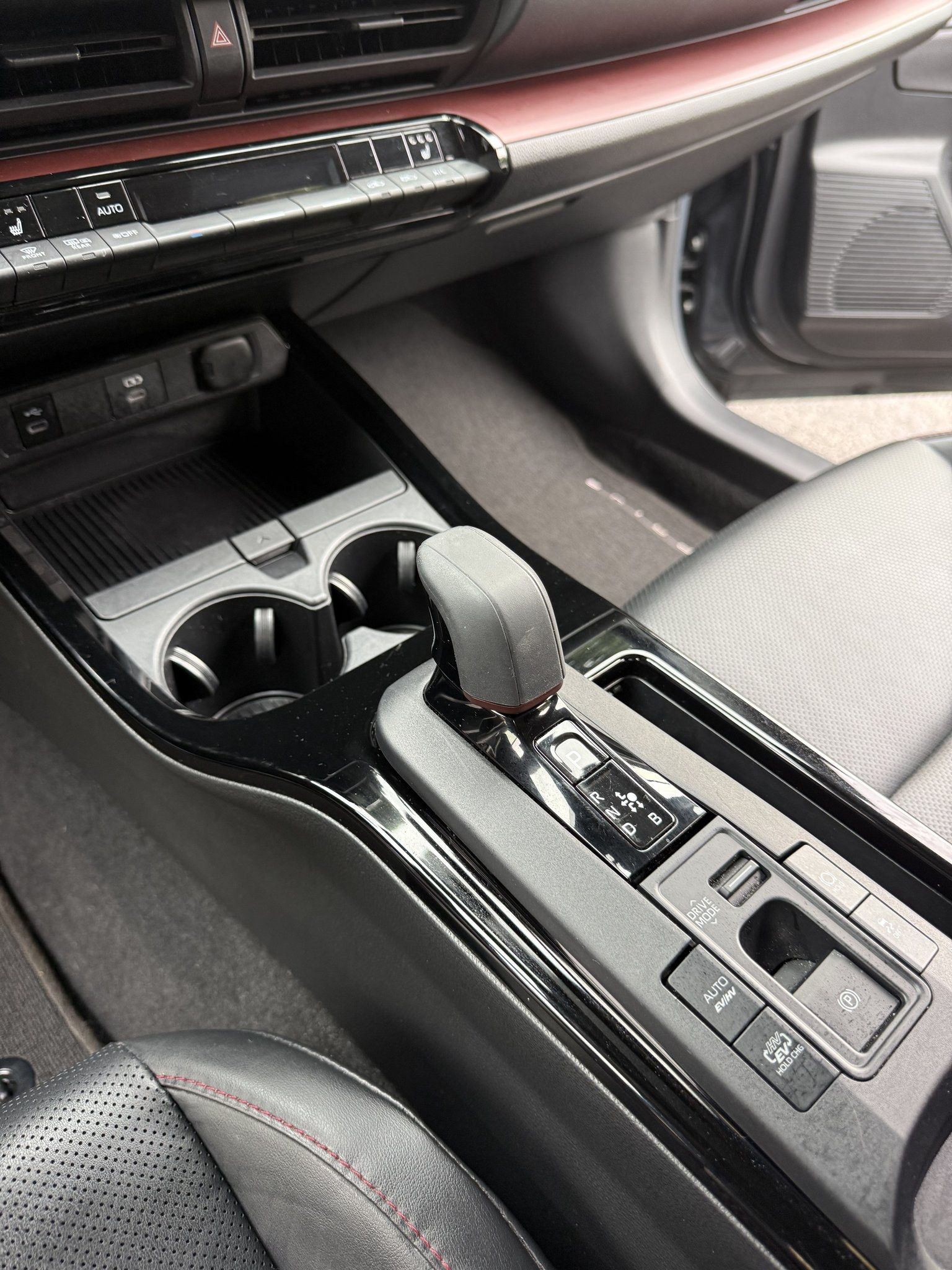 Used 2023 Toyota Prius Prime FWD image 11