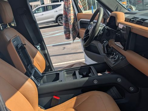 Used 2023 Land Rover Defender 110 image 6