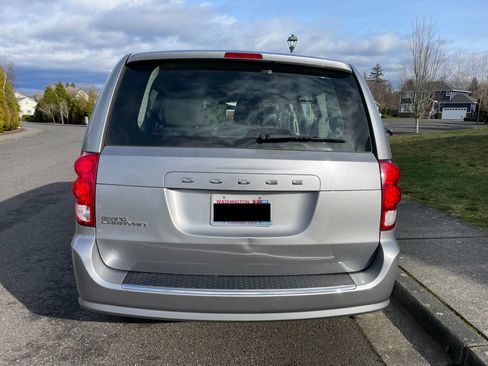 Used 2016 Dodge Grand Caravan image 6