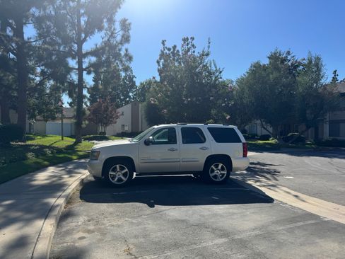 Used 2008 Chevrolet Tahoe LTZ w/ LTZ Preferred Equipment Group RWD image 1