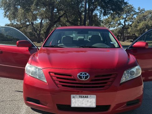 Used 2009 Toyota Camry LE image 1