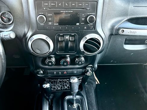 Used 2015 Jeep Wrangler Sport w/ Quick Order Package 24S AWD/4WD image 15