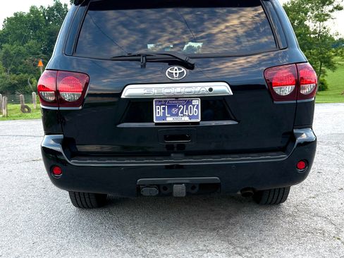 Used 2019 Toyota Sequoia Limited AWD/4WD image 9
