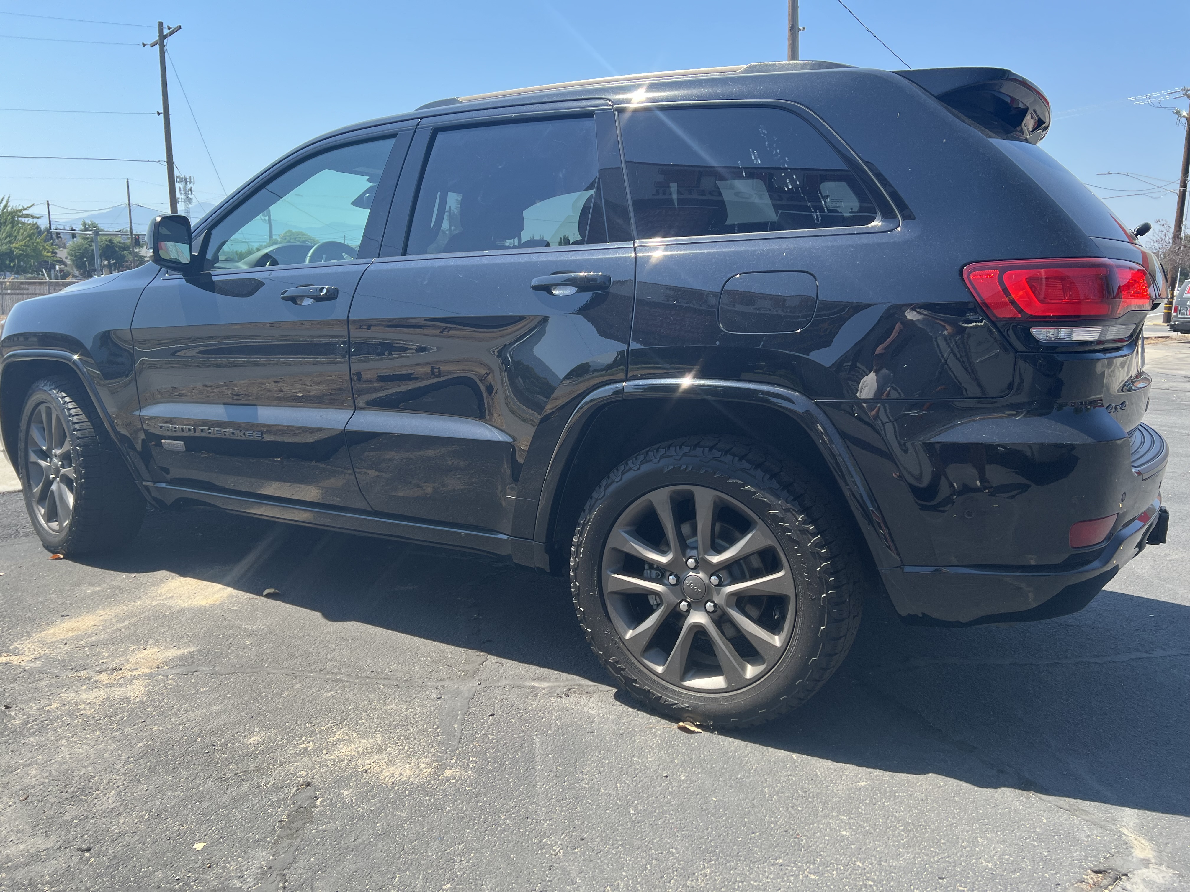 Used 2017 Jeep Grand Cherokee Limited 75th Anniversary AWD/4WD image 9